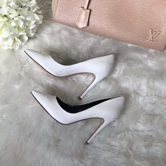 📫 SOLD 📫  Charles David White Heels - Picture 3 of 10